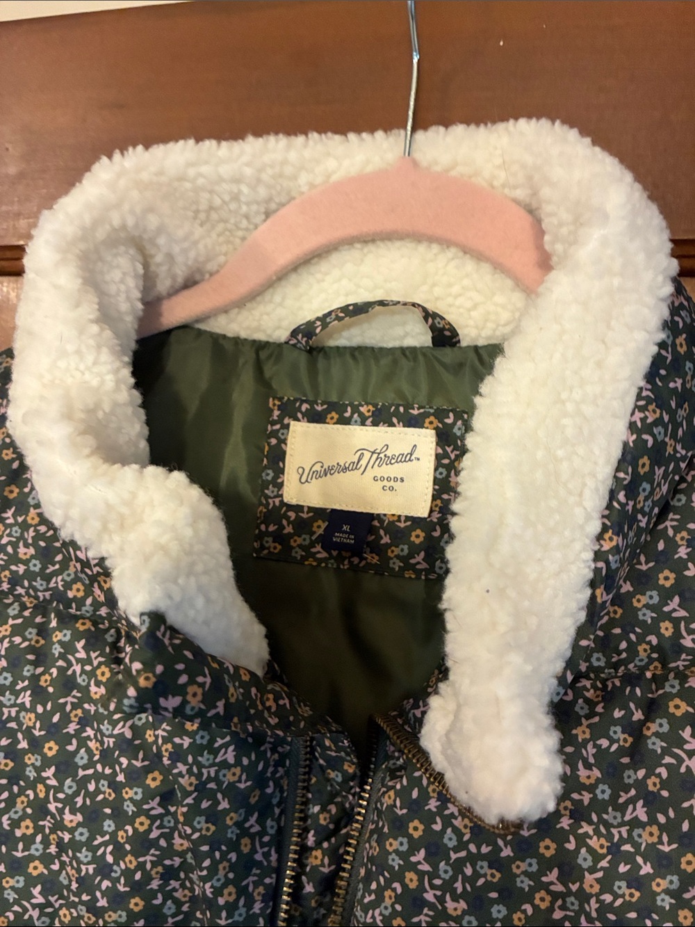 Universal Threads floral puffer vest - Picture 7 of 7